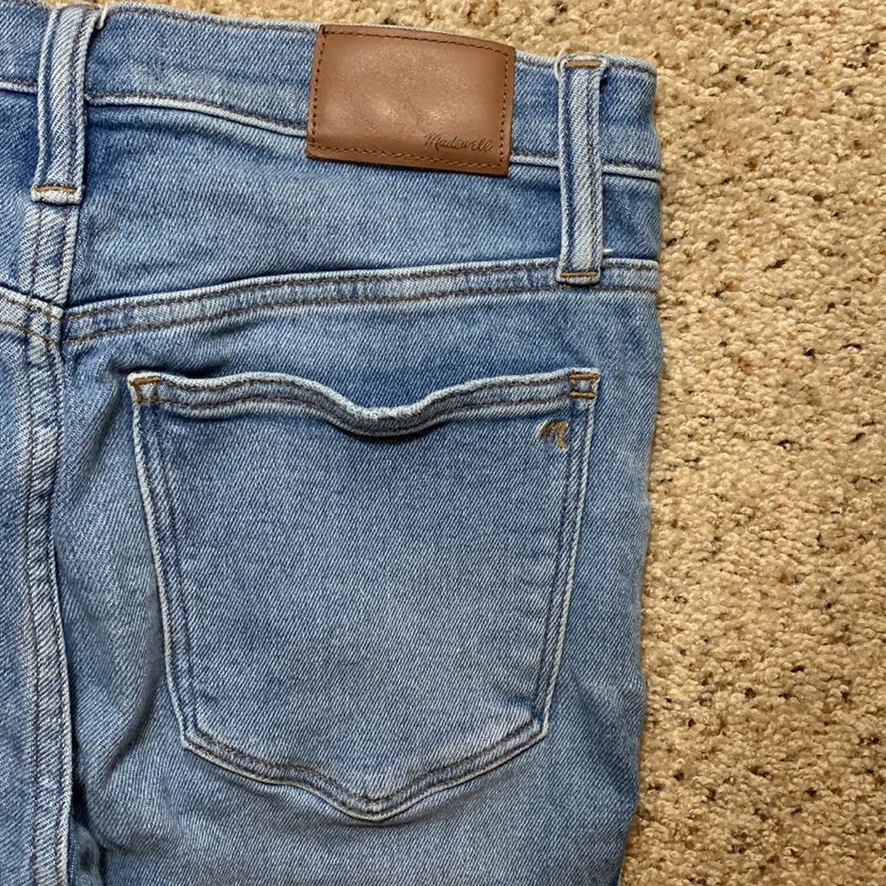 *Flawed* Madewell 10” High Rise Skinny Light Wash- 28 - Picture 8 of 9